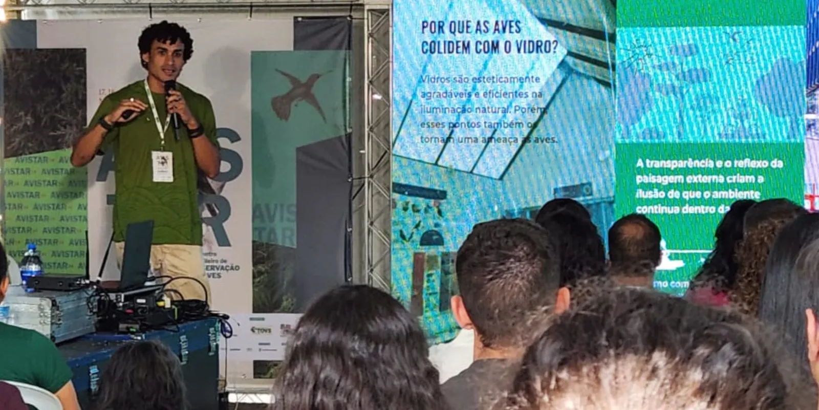 Palestra sobre colisão de aves em vidros durante o Avistar